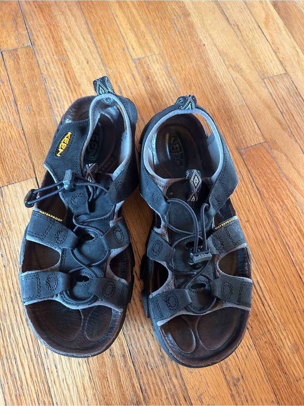 Keen womehns Black hiking Lace-Up Sandals